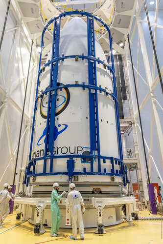 Ariane 6 fairing closure
