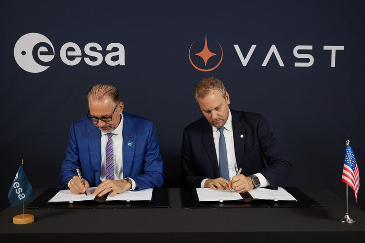 ESA and Vast memorandum signature at ILA
