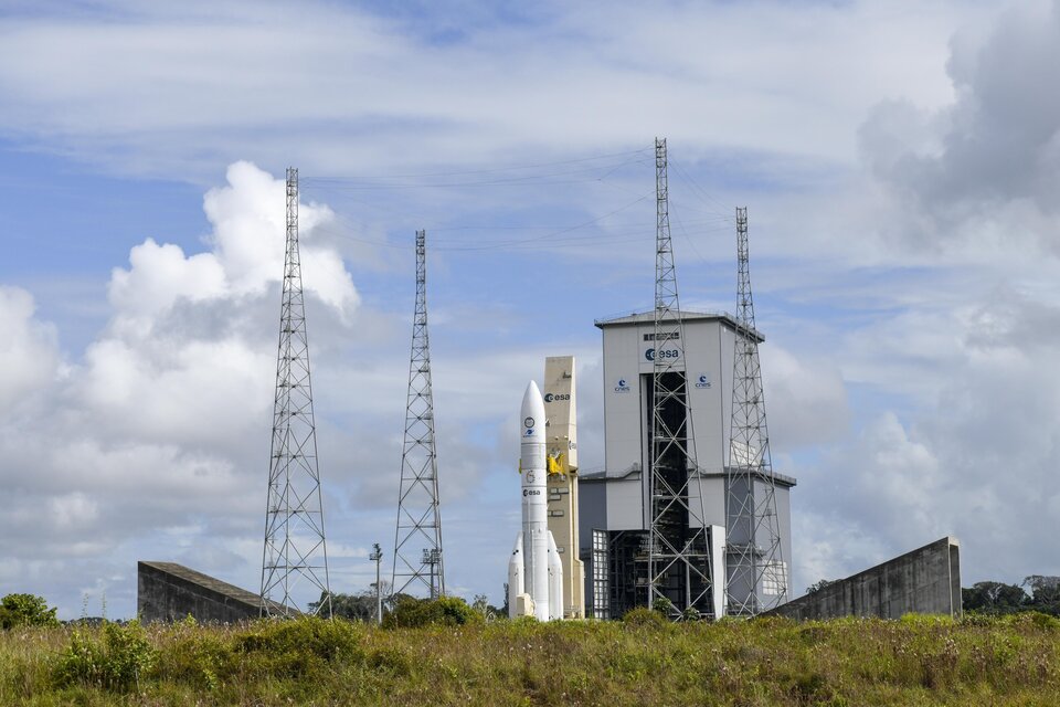 First glimpse of Ariane 6 flight model 1 on the launch pad
