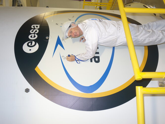 Michel signing the Ariane 6 first flight fairing