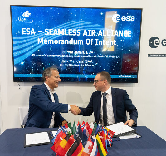 Signature ceremony between ESA and Seamless Air Alliance 