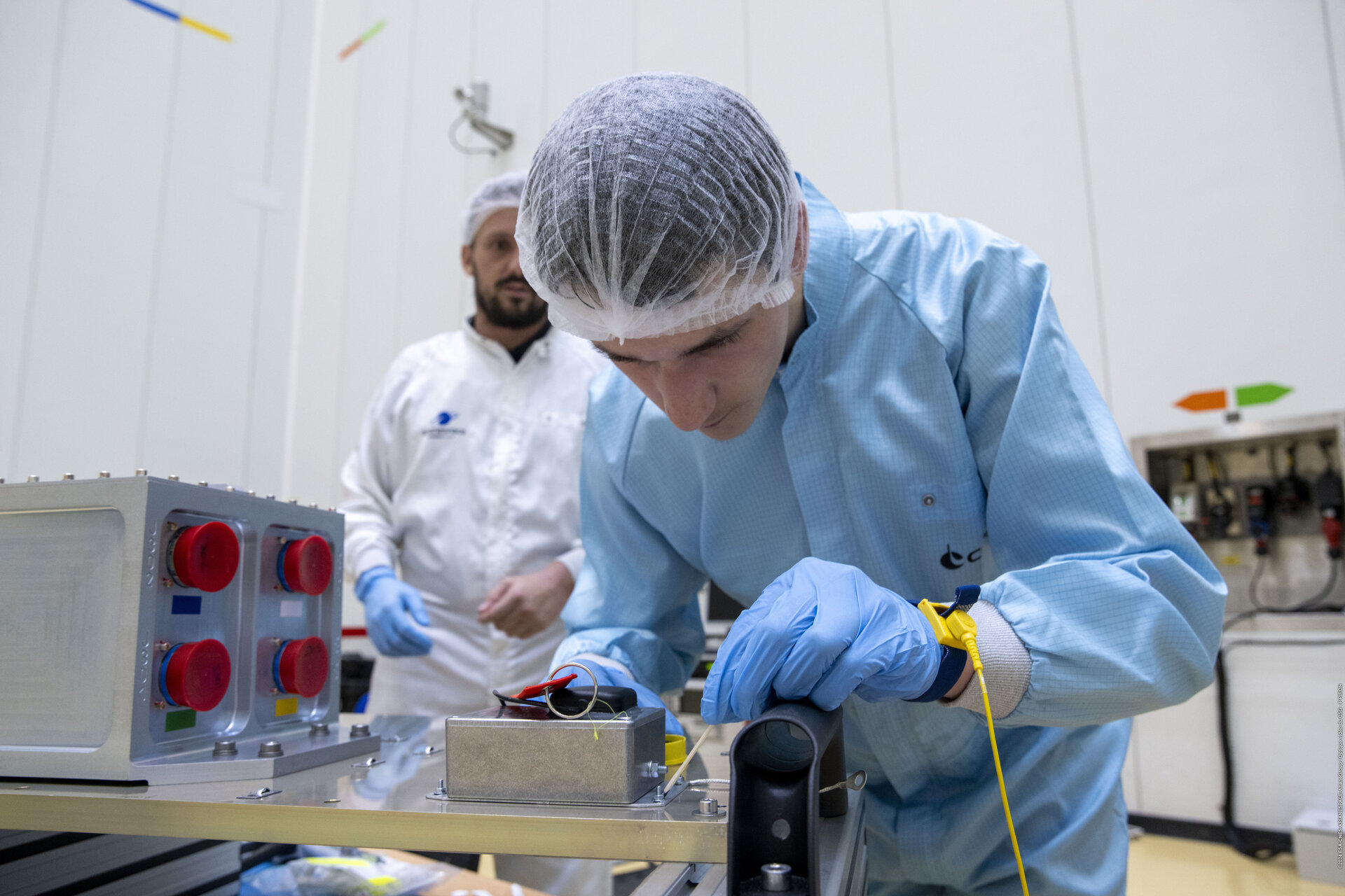 Daniel securing Peregrinus on the Ariane 6 payload integration plate