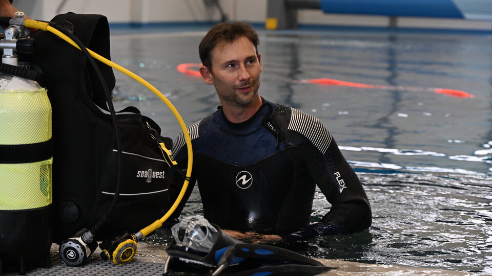 Sławosz Uznański in ESA's Neutral Buoyancy Facility